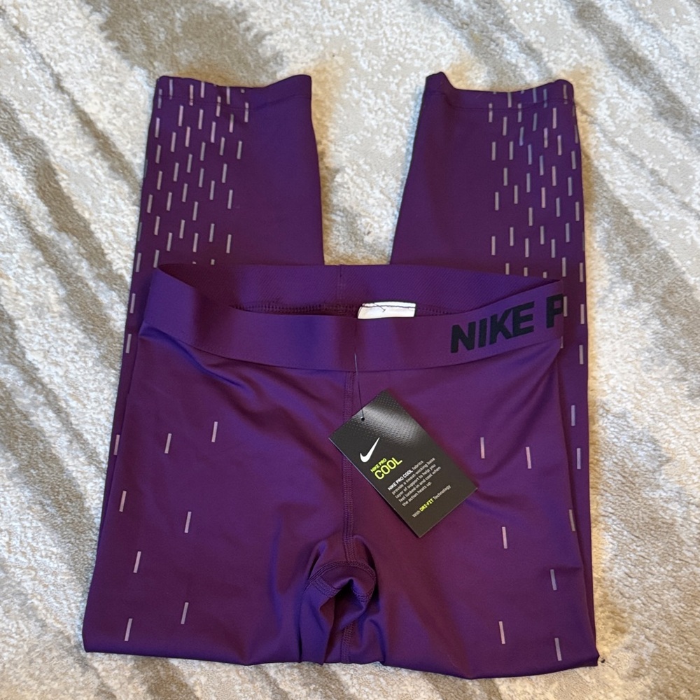 Nike Women's Pro Linear Rain Printed Capri